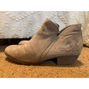 Time and Tru size 11 grey floral ankle boots